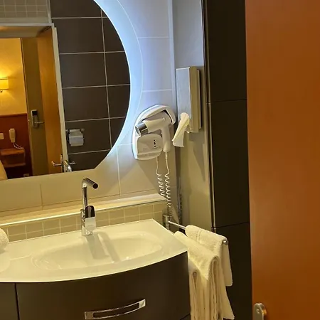 Logis Restaurant Grand De Lyon ホテル 3*