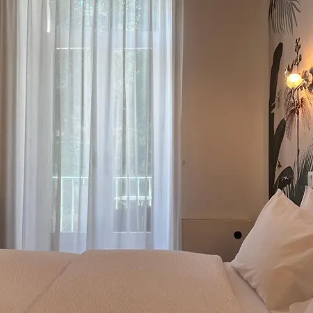 Logis Restaurant Grand De Lyon 3*