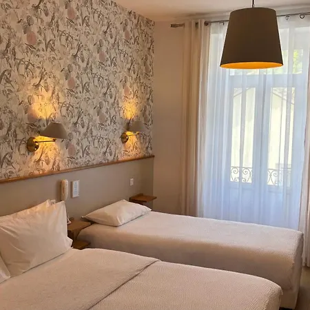 Logis Restaurant Grand De Lyon 호텔 3*