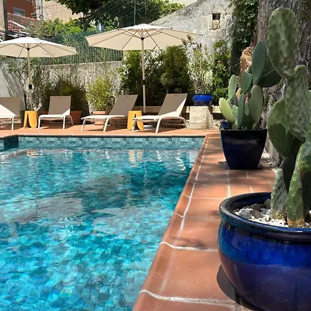 Logis Restaurant Grand De Lyon 3*