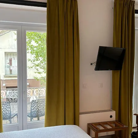 Logis Restaurant Grand De Lyon 3*