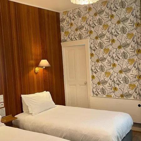Logis Restaurant Grand De Lyon Hotel