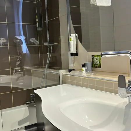 Logis Restaurant Grand De Lyon Hotel 3*