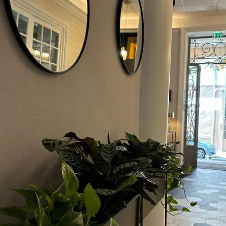 Otel Logis Restaurant Grand De Lyon
