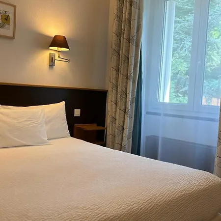 Logis Restaurant Grand De Lyon 3*