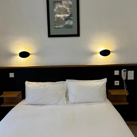 Logis Restaurant Grand De Lyon 3*