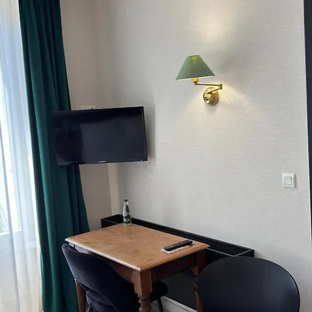 Logis Restaurant Grand De Lyon 3*
