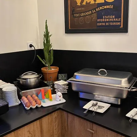 Logis Restaurant Grand De Lyon Hotel