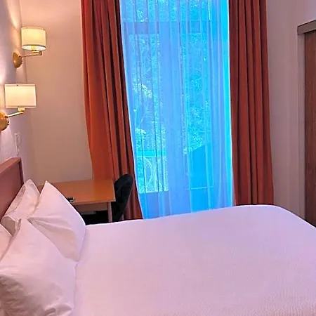 Logis Restaurant Grand De Lyon 3* Vals-les-Bains