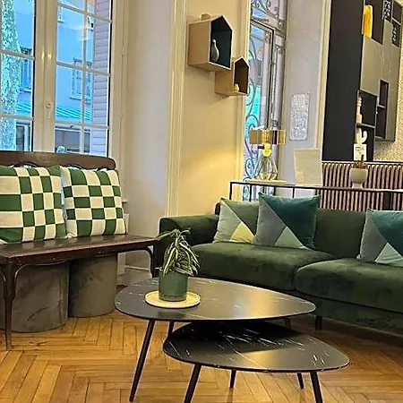 Logis Restaurant Grand De Lyon فال لي با