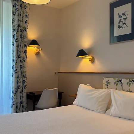 Otel Logis Restaurant Grand De Lyon 3*