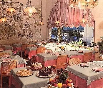 Logis Restaurant Grand De Lyon 酒店 3*