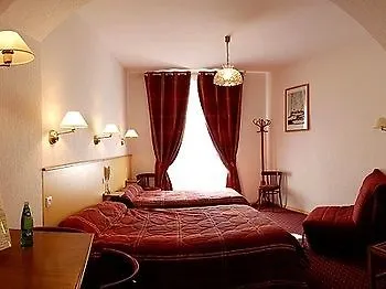 Logis Restaurant Grand De Lyon 瓦尔莱班