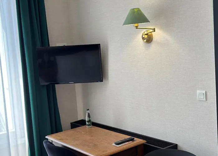 Logis Restaurant Grand De Lyon 3*
